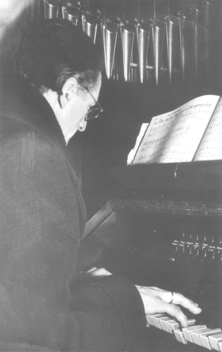 Vincenz Frigger an der Orgel